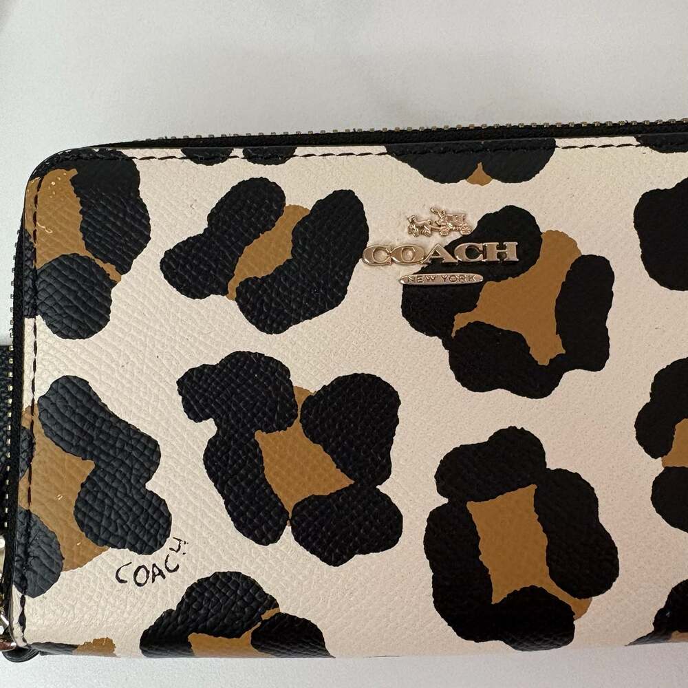 Coach Double Zip Wallet with Leopard Print and Wristlet Strap - Picture 2 of 16